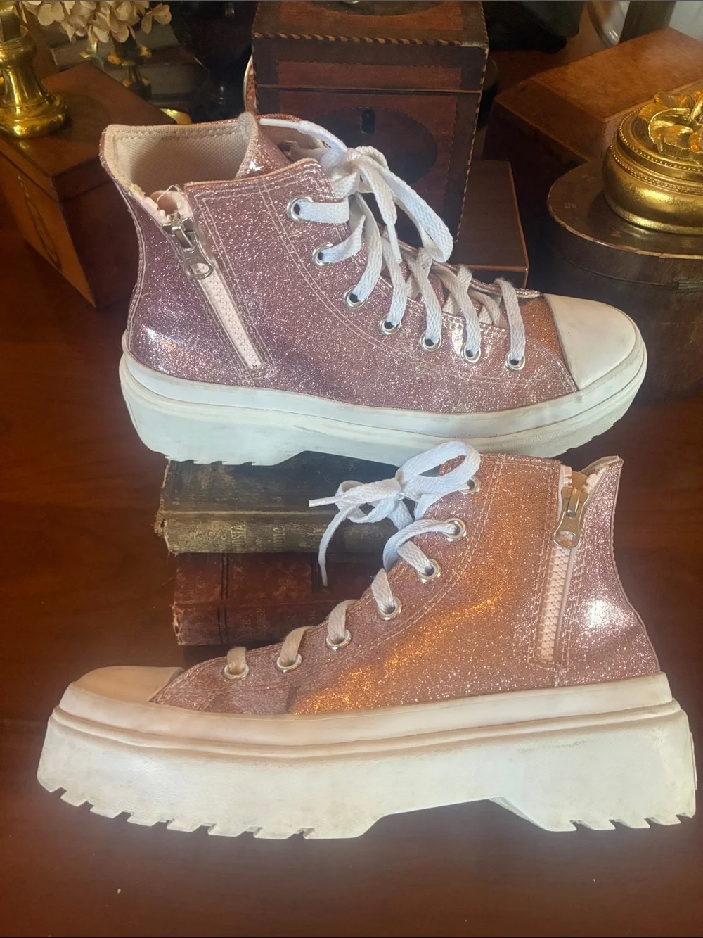 Converse Chuck Taylor All Star Lugged Glitter high-top sneakers blush pink color